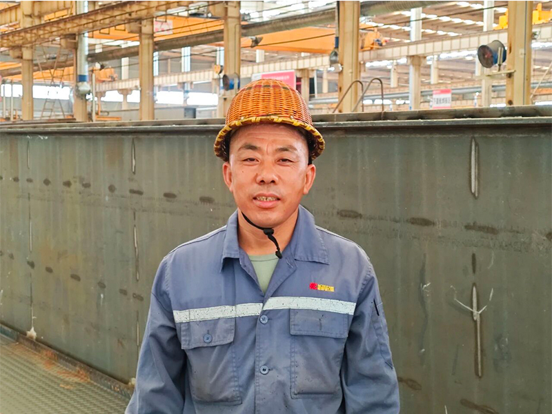 焊花灼手 匠心滚烫｜伟德国际1946焊工张胜杰