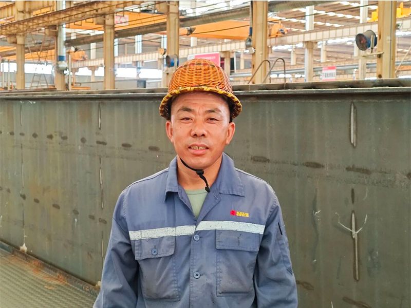 焊花灼手 匠心滚烫｜伟德国际1946焊工张胜杰