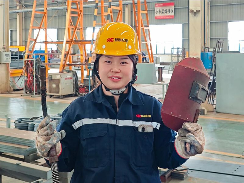 焊花为伴 匠心坚守｜记伟德国际1946女焊工杨玉露